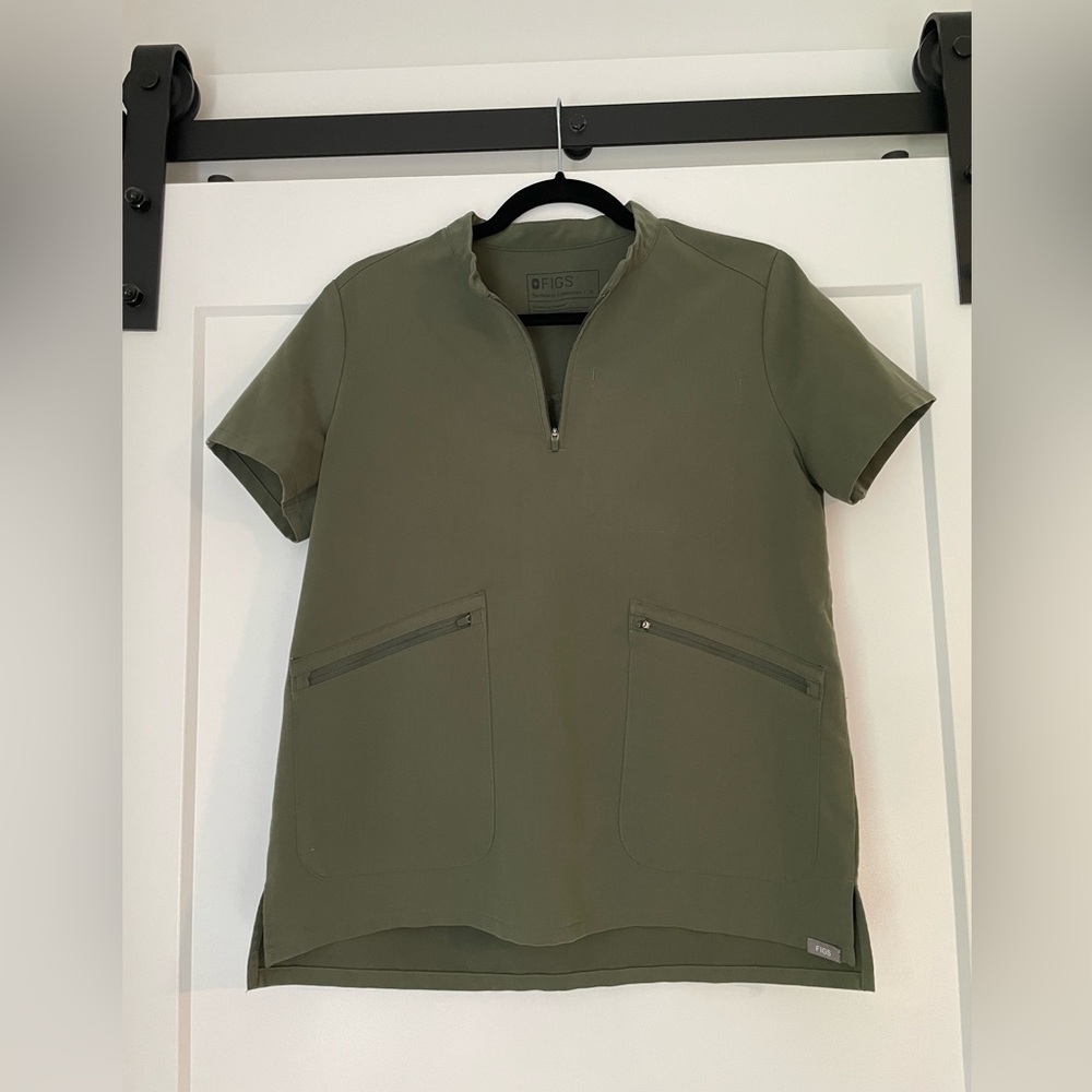 Women’s Figs Scrub Top